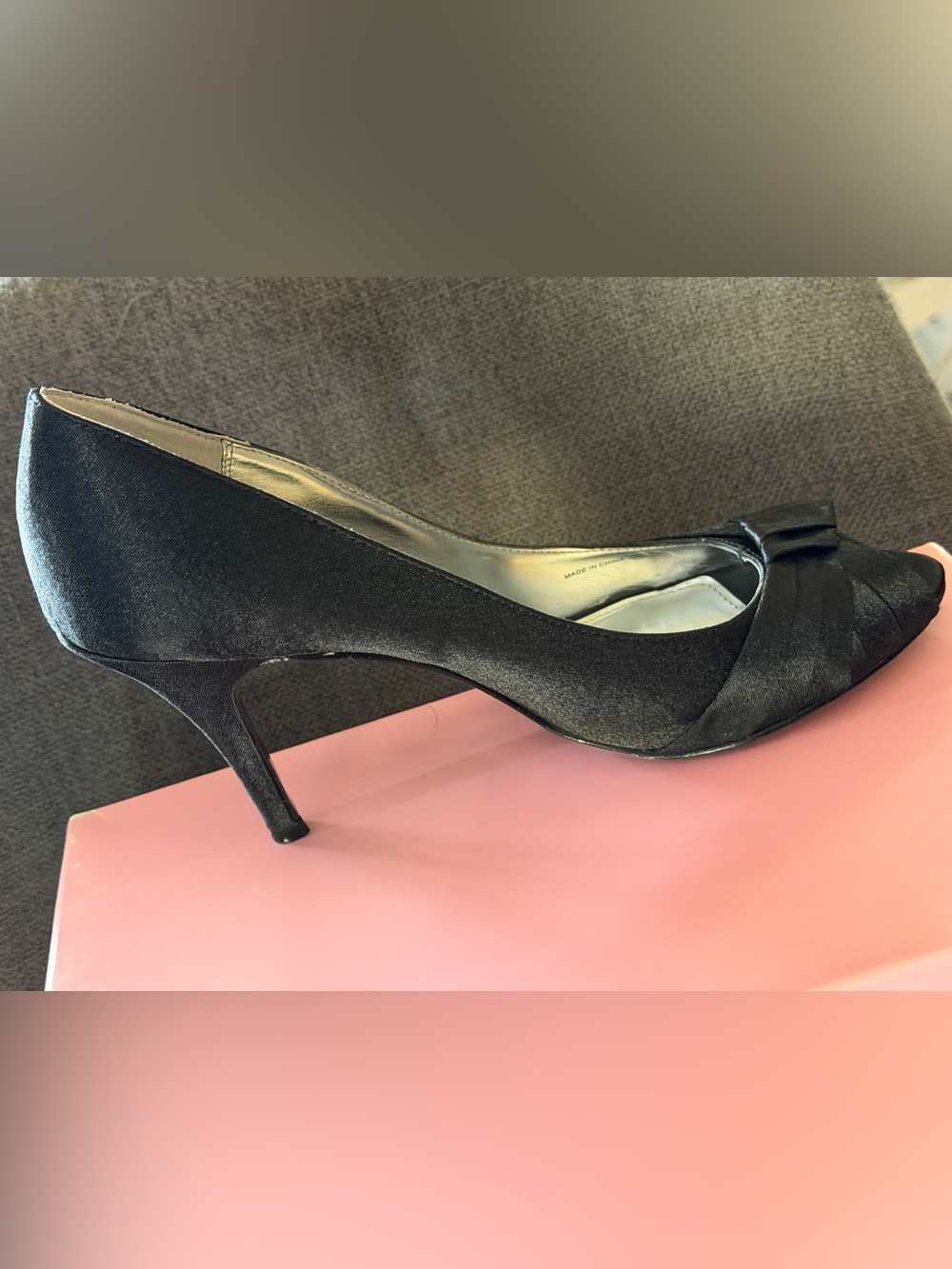 Nina Fultan Black Satin Peep Toe Pumps Pleated Bow Mid Heel 8.5M with Box